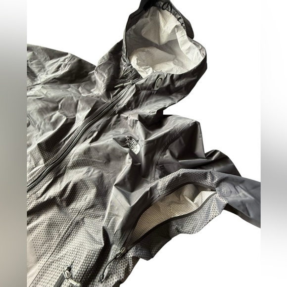 The North Face HyVent 2.5L Rain Jacket, Women’s Med - Picture 5 of 13